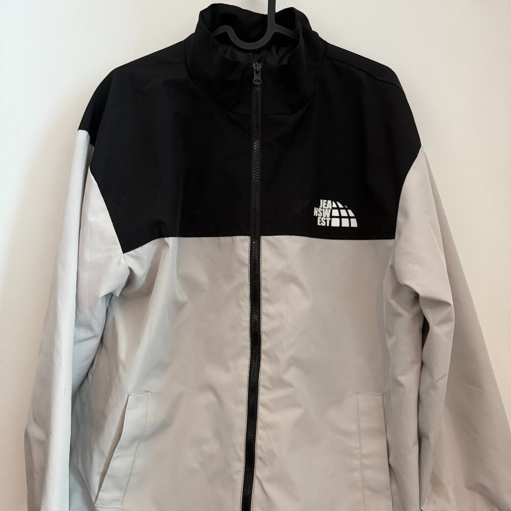 Black & Grey Colorblock Zip-Up Jacket